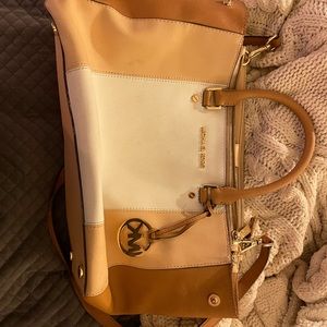 Micheal kors large cross body bag